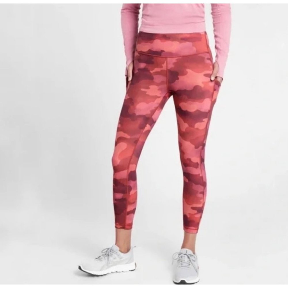 Athleta Ultimate Stash 7/8 Tight, Rose/Pink Camo Print, Size Small, Wicking